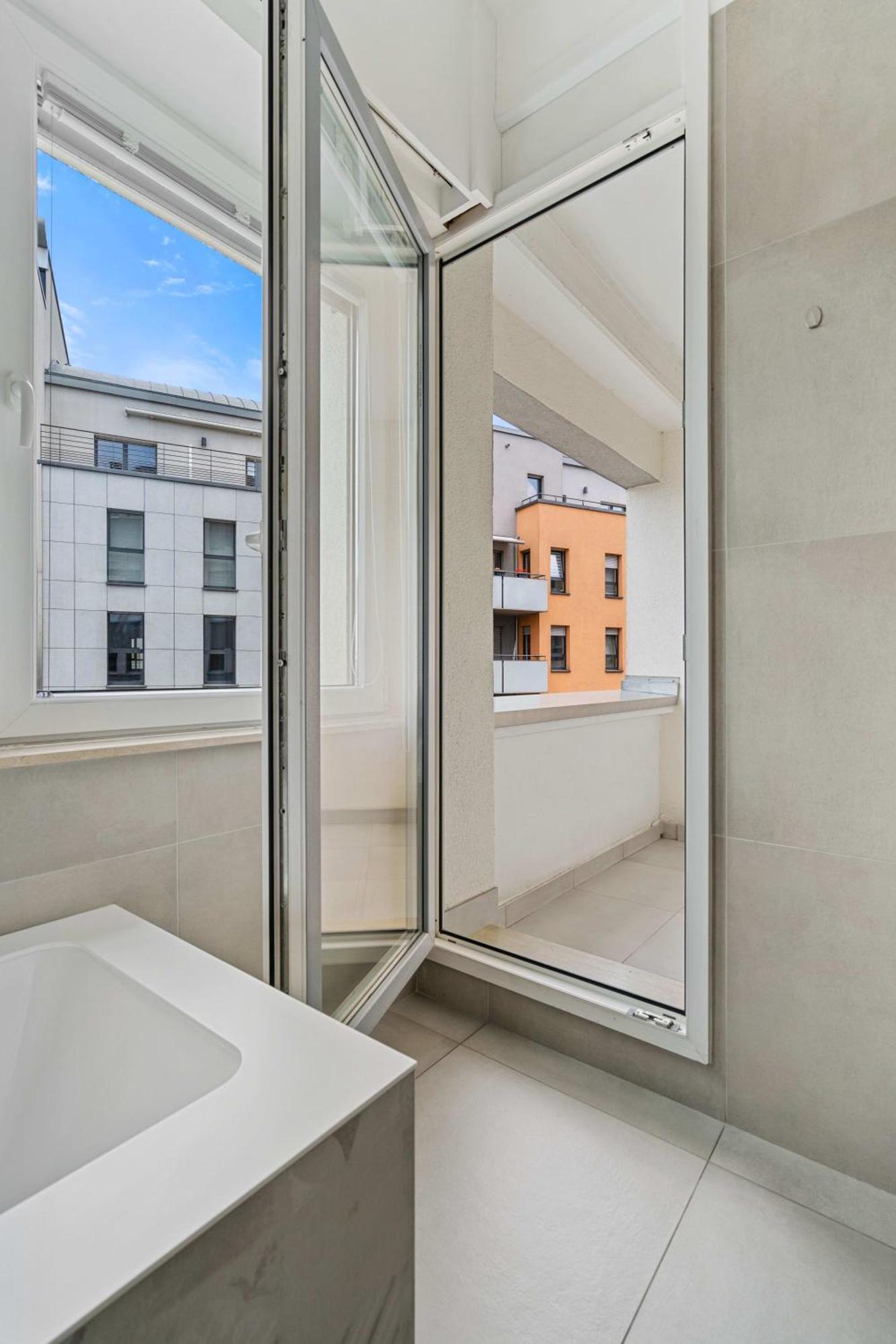 Central Lux 2Br Apt With City Views & Balcony لوكسمبورغ المظهر الخارجي الصورة