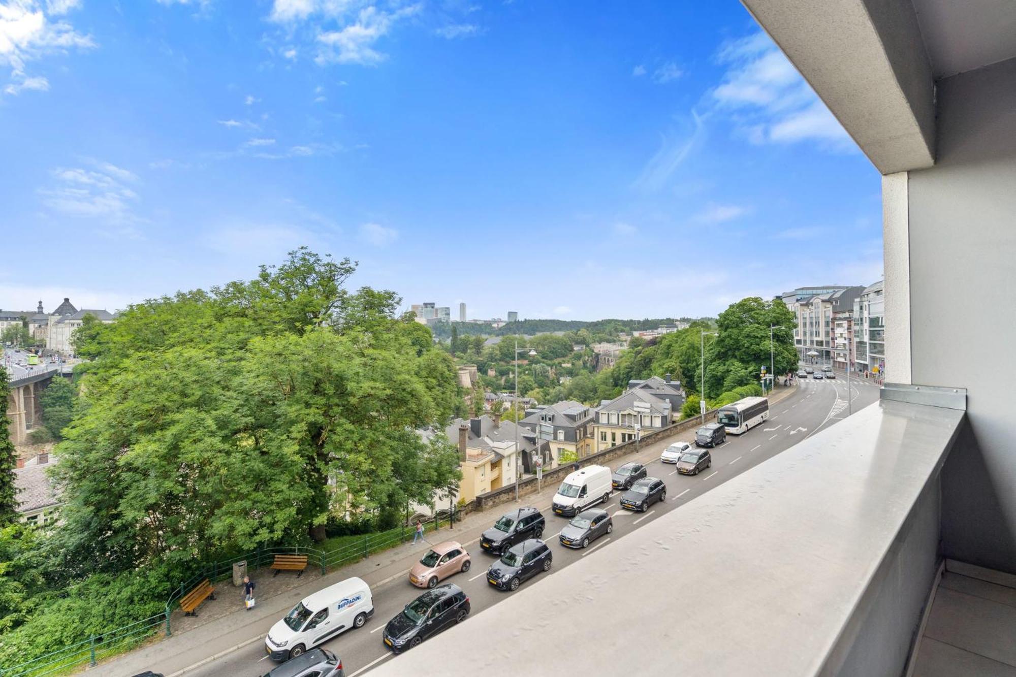 Central Lux 2Br Apt With City Views & Balcony لوكسمبورغ المظهر الخارجي الصورة
